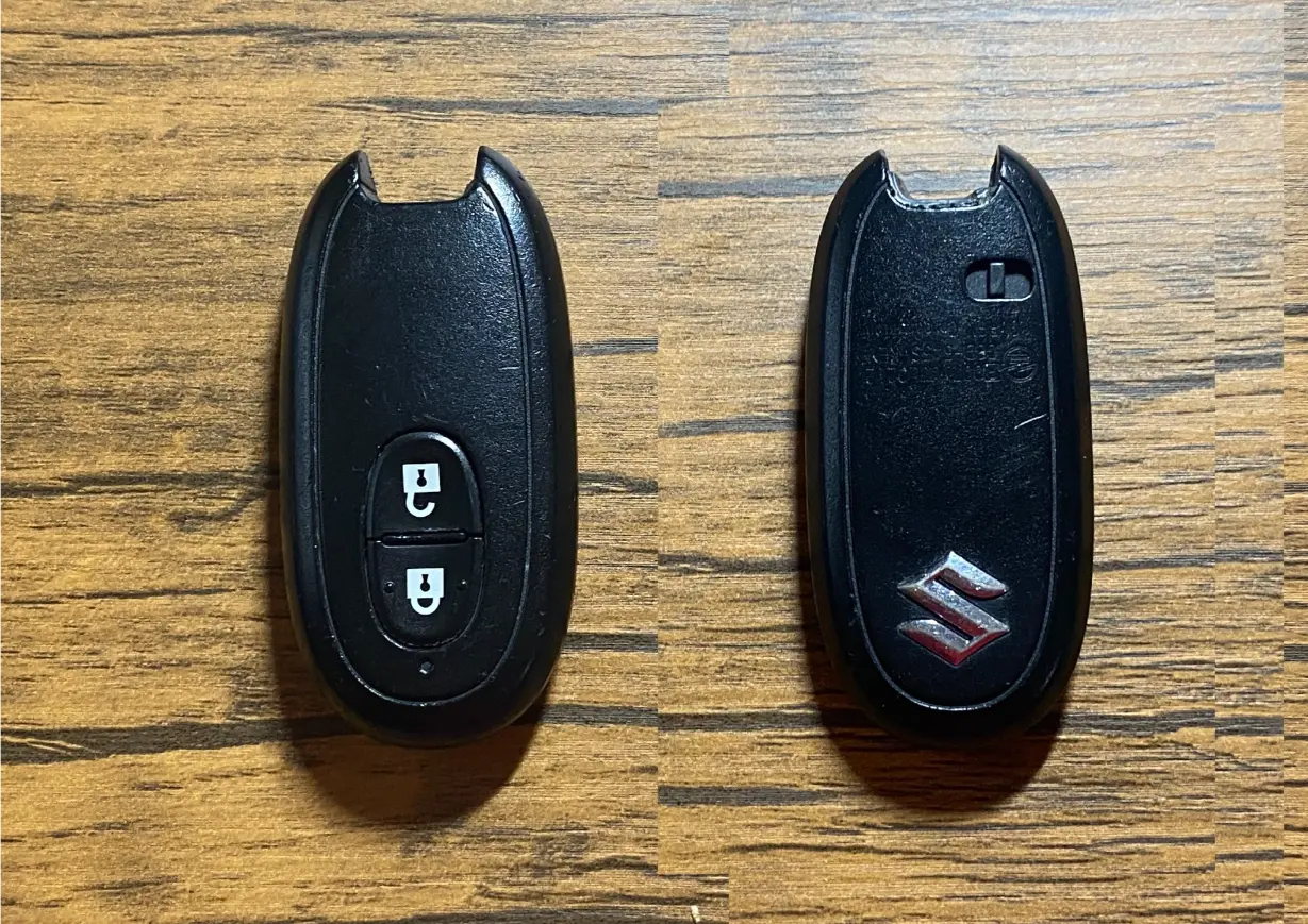 ロックボタンとスズキマークを確認できるワゴンR MH23Sのスマートキー