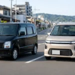 旧型と現行型のワゴンRが並走する燃費比較イメージ